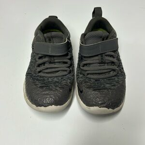 EUC Nike free kid size 9C toddler
